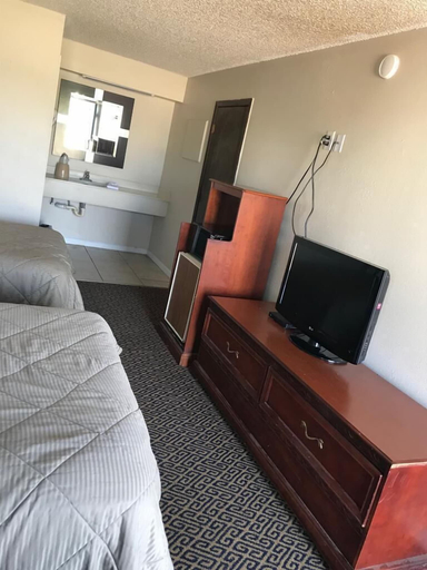 Bedroom 2, Lakeside inn, McIntosh
