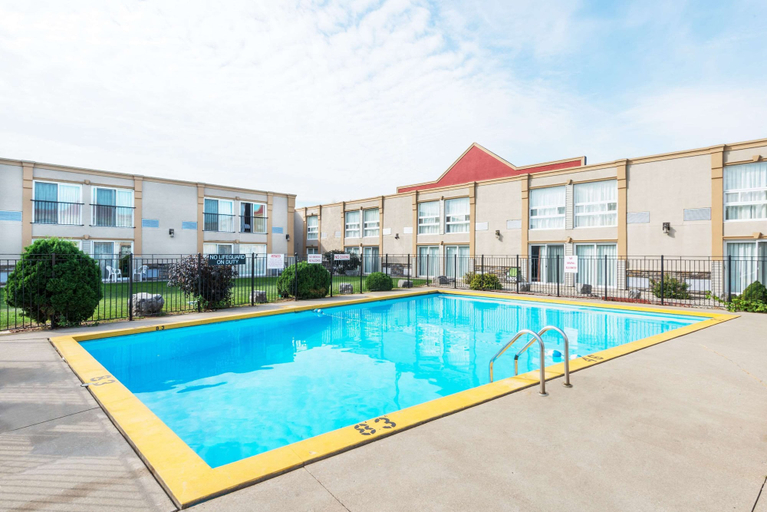Sport & Beauty 5, Super 8 By Wyndham Cambridge/Kitchener/Waterloo Ar, Waterloo