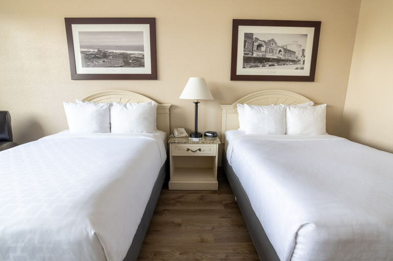 Bedroom 3, Emerald Beach Hotel, Nueces
