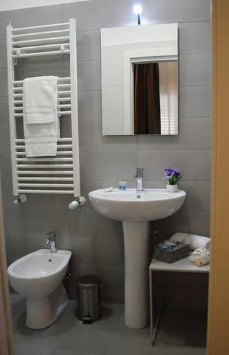 Bathroom 5, Mantegna Rooms, Palermo