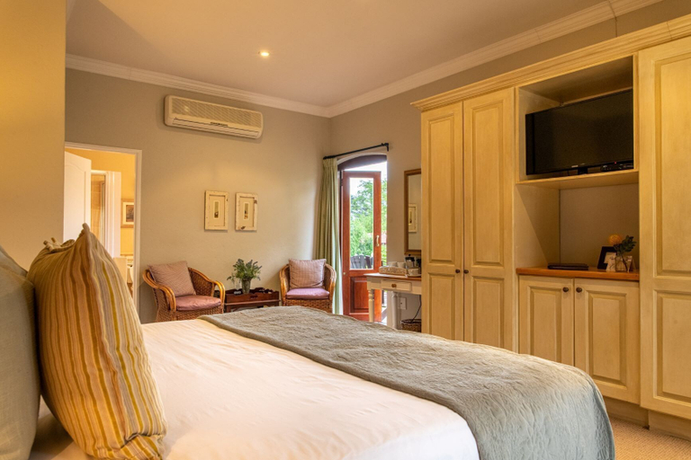 Bedroom 2, Oliver's Restaurant & Lodge, Ehlanzeni
