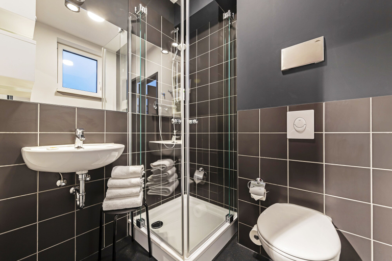 Bathroom 5, Hotel Athletik Kiel, Rendsburg-Eckernförde