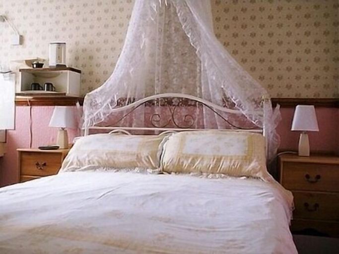 Bedroom 2, Llanryan Guest House, Blackpool