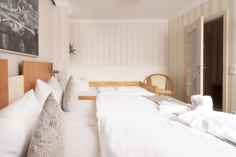 Bedroom 3, Cityhotel Bernburg, Salzlandkreis