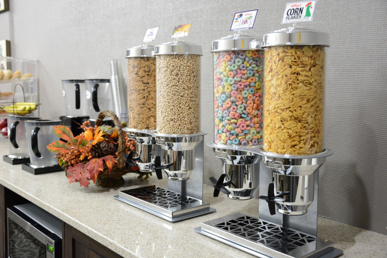 Food & Drinks 5, Travelodge by Wyndham Lethbridge, Division No. 2