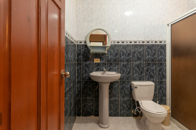 Bathroom 5, Tropical Island Aparthotel, Santo Domingo Este