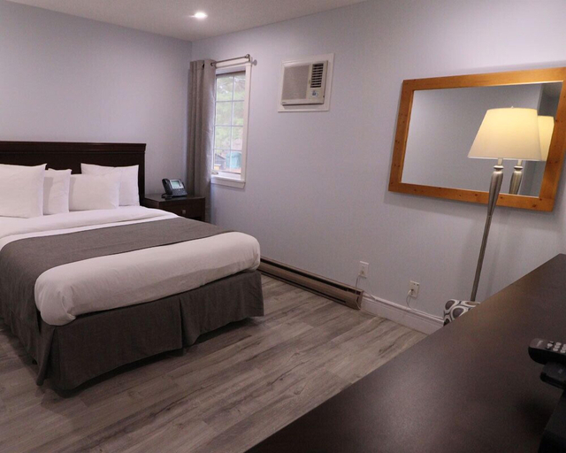 Bedroom 3, Algonquin Lakeside Inn, Haliburton