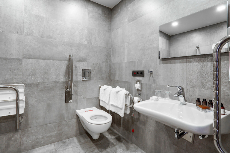 Bathroom 5, Dancing House hotel - Tančící dům, Praha 5