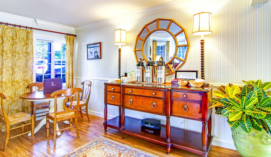 Others 5, Wayside Inn, Monterey