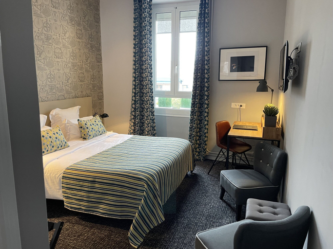 Bedroom 4, Nouvel Hôtel & Appartements, Ain