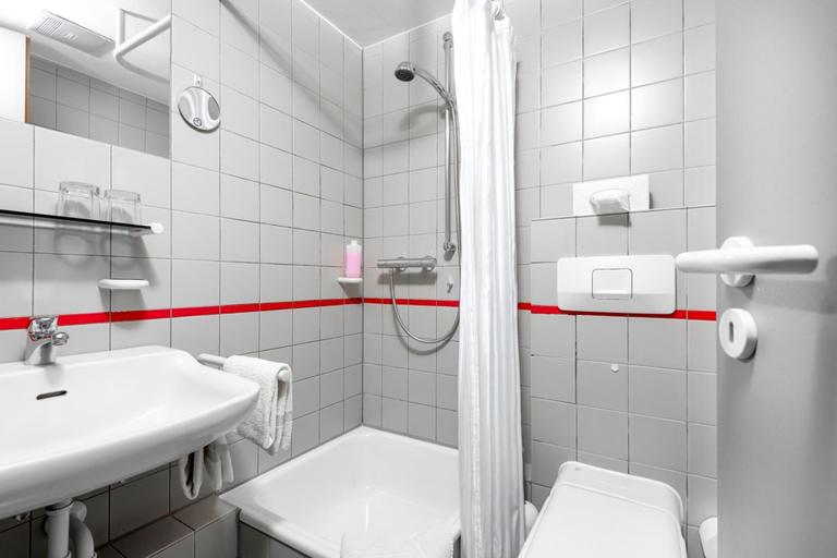 Bathroom 4, Hotel Restaurant Esser, Heinsberg