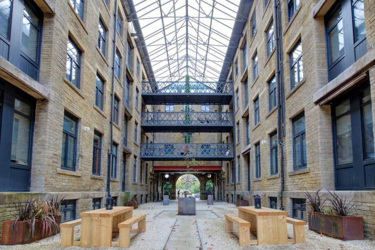Others 3, Luxury 1-bed Apartment Bradford Free Parking, Bradford