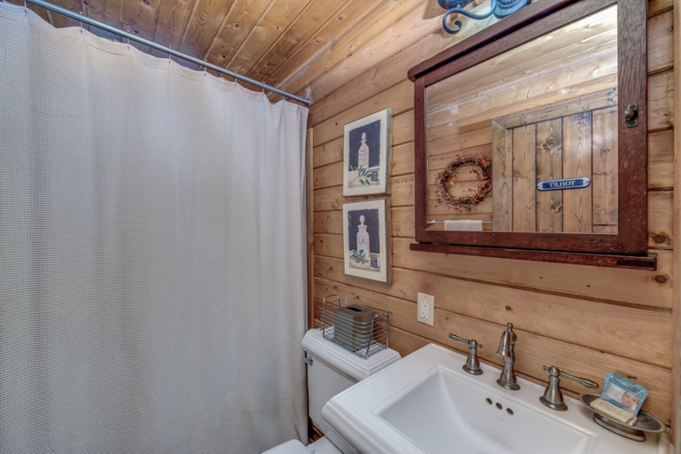 Bathroom, Trinity Waters, Fannin