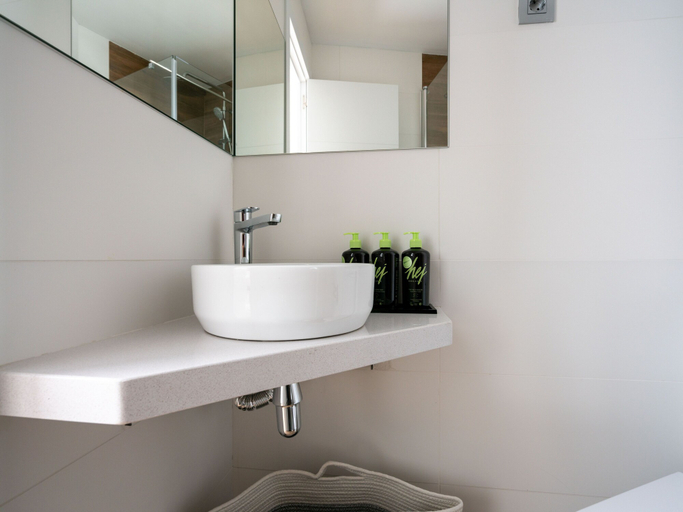 Bathroom 5, Limehome Barcelona Carrer de Fontcoberta, Barcelona