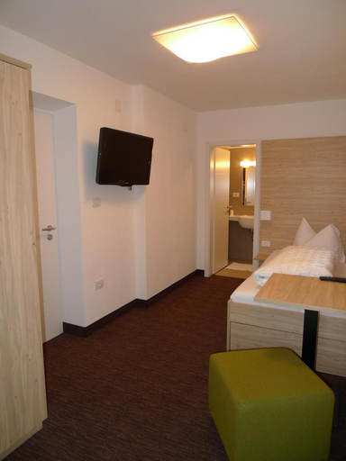 Bedroom 4, Hotel Stifter, Bolzano