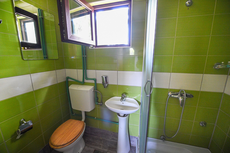 Bathroom 4, San Art Floating Hostel&Apartments, Belgrade
