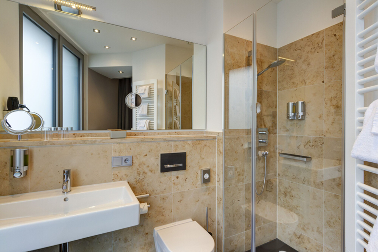Bathroom 3, Qube Hotel Bahnstadt, Heidelberg