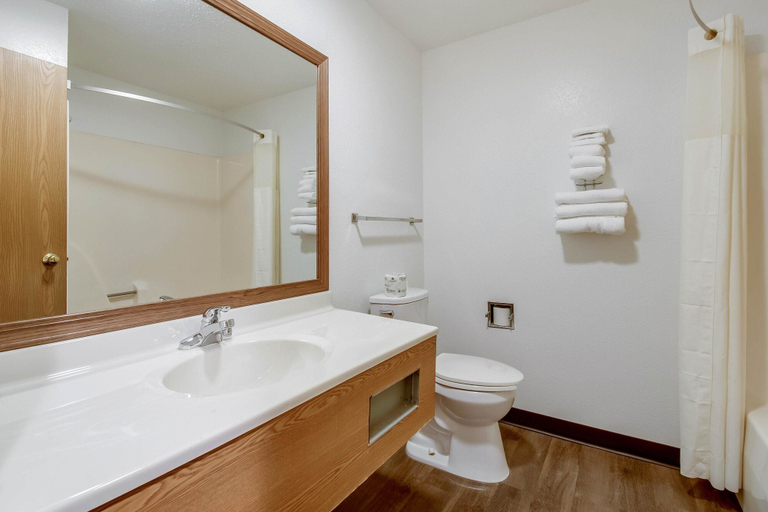 Bathroom 3, Econo Lodge Franklin, Johnson