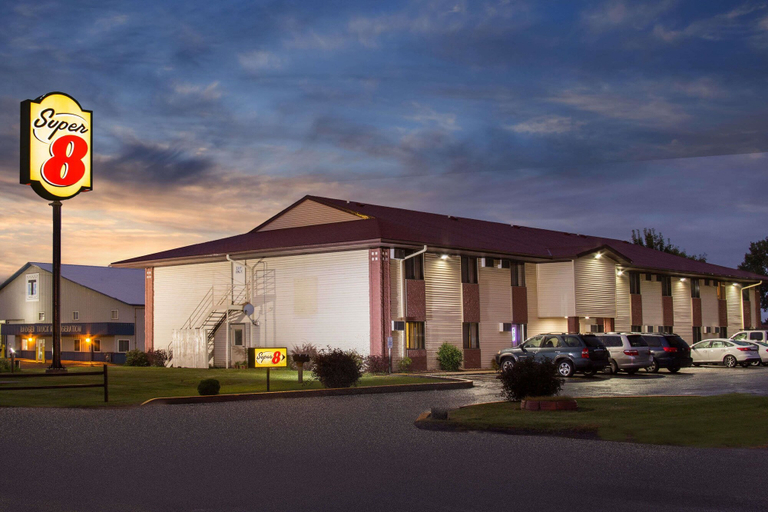 Exterior & Views 2, Super 8 by Wyndham Eau Claire I-94, Eau Claire