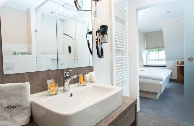 Bathroom 3, Hoger's Hotel & Restaurant, Osnabrück