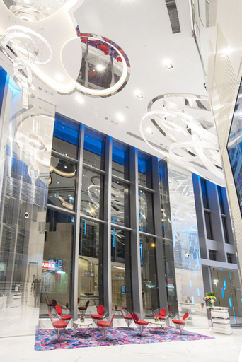 Exterior & Views 28