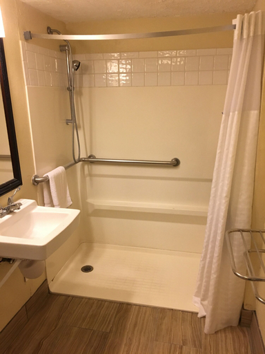 Bathroom 4, Days Inn by Wyndham Brooksville/Dade City, Hernando