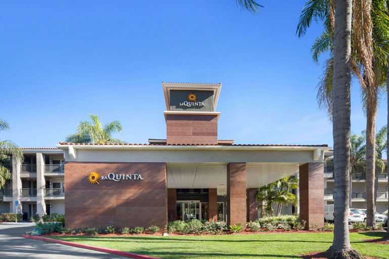 La Quinta Inn & Suites by Wyndham Orange County Airport, Orange