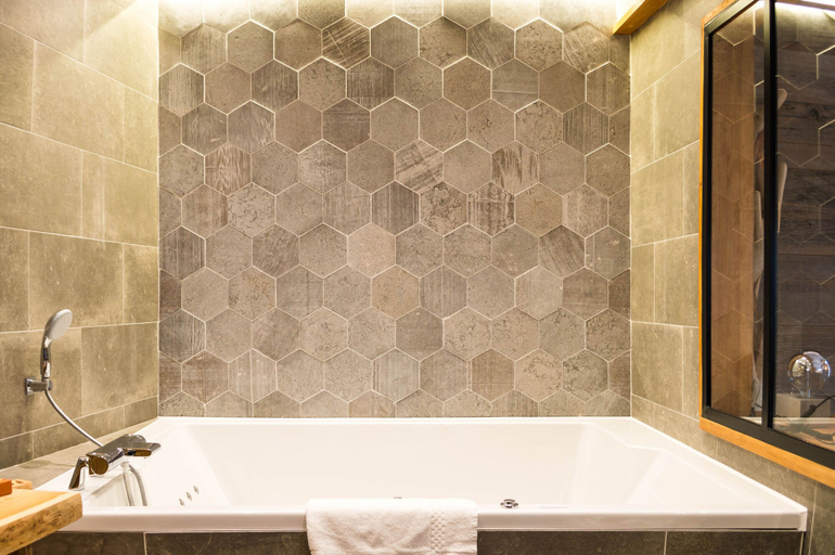 Bathroom 4, Les Jardins d'Epicure, Val-d'Oise