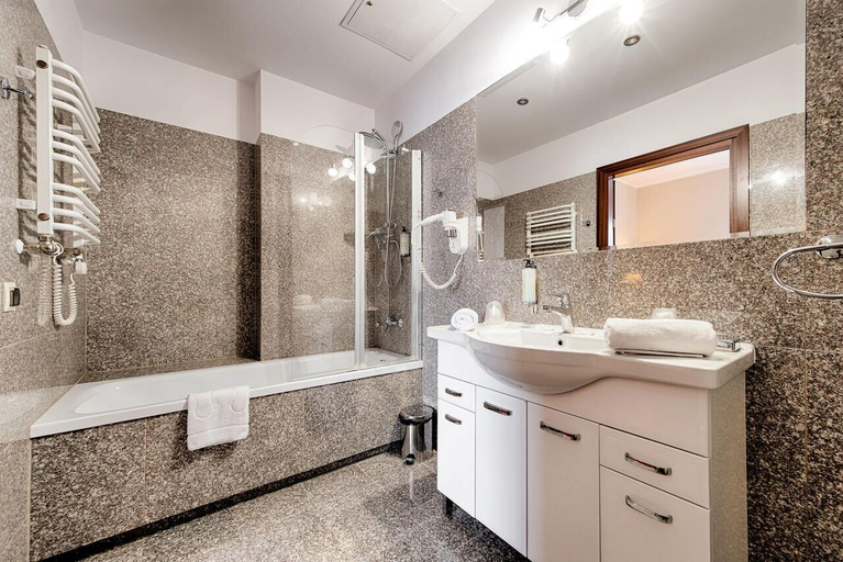 Bathroom 5, Grand Royal Hotel, Poznań City