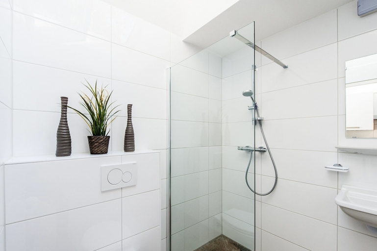 Bathroom 3, Allure Garden Apartments, Amsterdam
