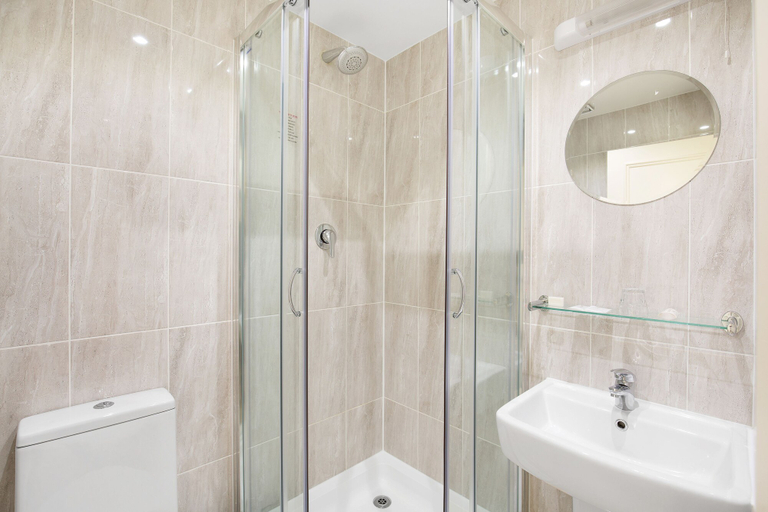 Bathroom 5, Park Avenue Bayswater Inn Hyde Park, London