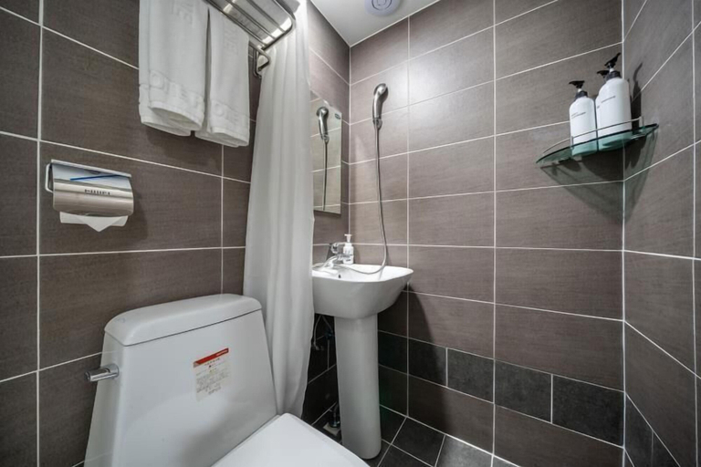 Mayone Hotel - Bathroom