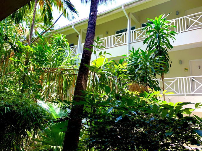 Exterior & Views 2, Altamont Court Hotel