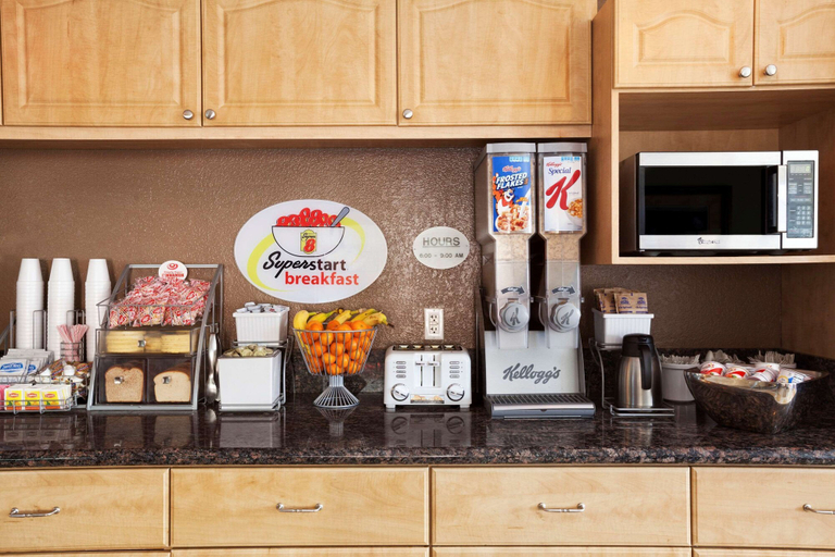 Food & Drinks 5, Super 8 By Wyndham Indio, Riverside