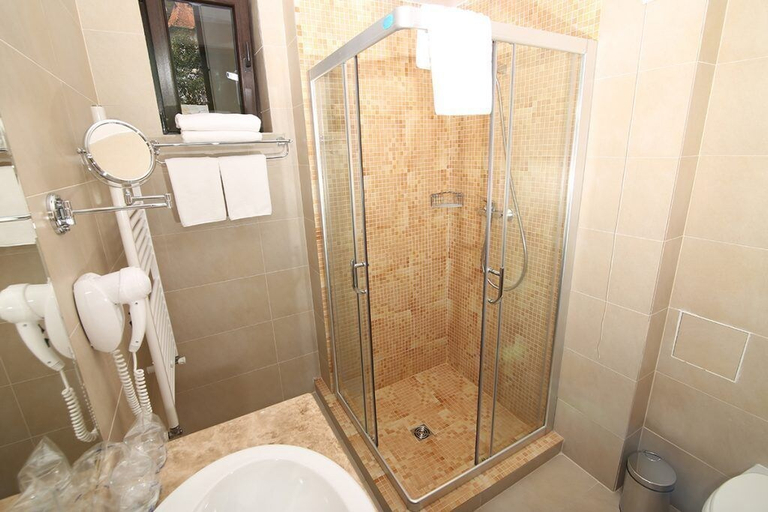 Bathroom 5, Hotel Carmen, Predeal
