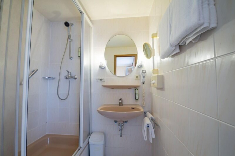 Bathroom 5, Hotel Hegenbarth's, Cochem-Zell