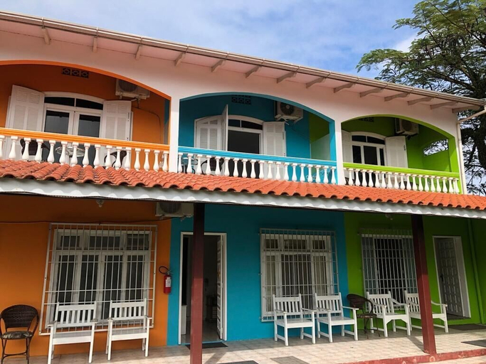 Exterior & Views