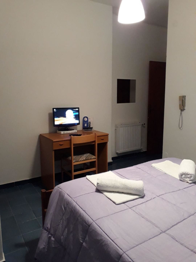 Bedroom 4, Pensione Nettuno, Salerno