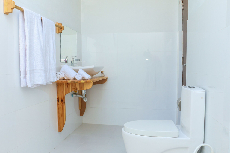 Bathroom 5, The Castaway Retreat, North Ari Atoll