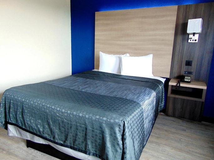 Bedroom 3, Somatel Nashville Airport Hotel, Davidson