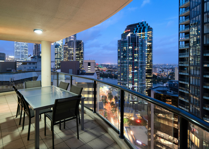 Exterior & Views 15