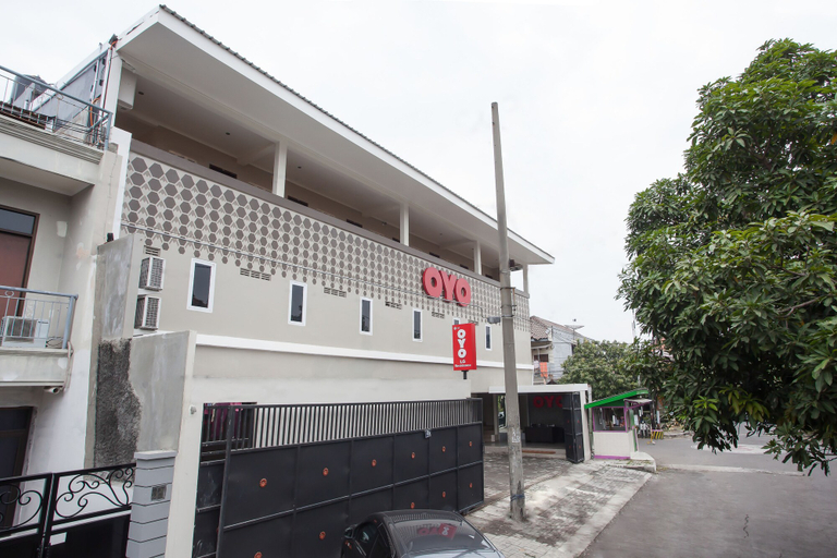 Exterior & Views 2, Capital O 134 Lg Residence, Surabaya