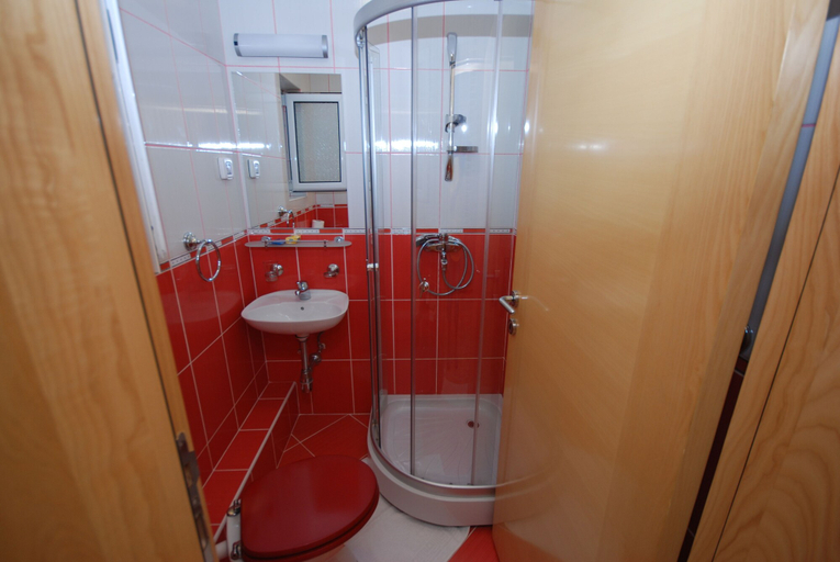 Bathroom 4, Springs apartments