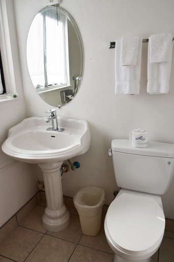 Bathroom 3, Cambria Palms Motel, San Luis Obispo