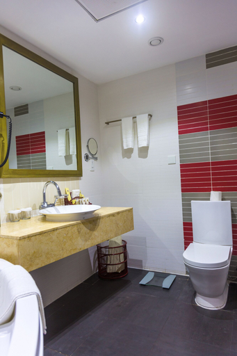 Bathroom 5, Best Western Premier Accra Airport Hotel, Accra