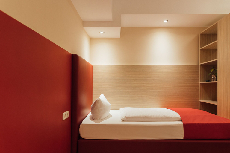 Bedroom 4, Hotel Hamburger Perle, Hamburg