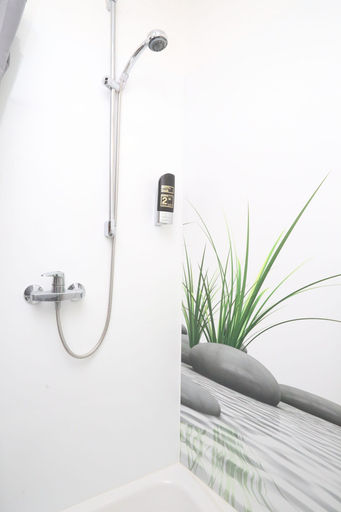 Bathroom 4, Asgard Hotel, Worms