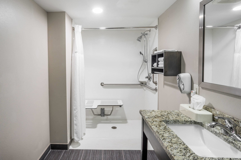 Bathroom 4, Baymont by Wyndham Clarksville, Montgomery