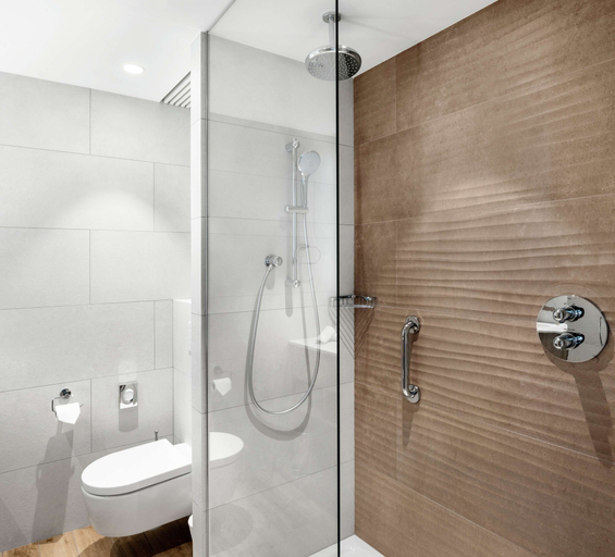 Bathroom 4, Hilton Garden Inn Vilnius City Centre, Vilniaus