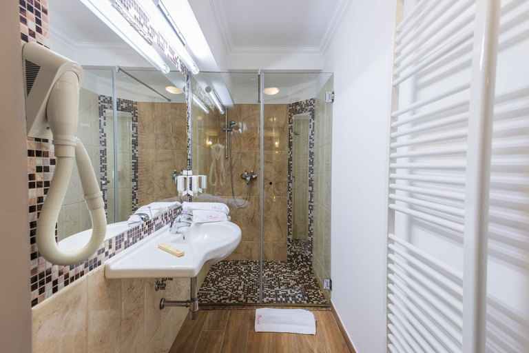Bathroom 4, Hotel Casa David, Craiova